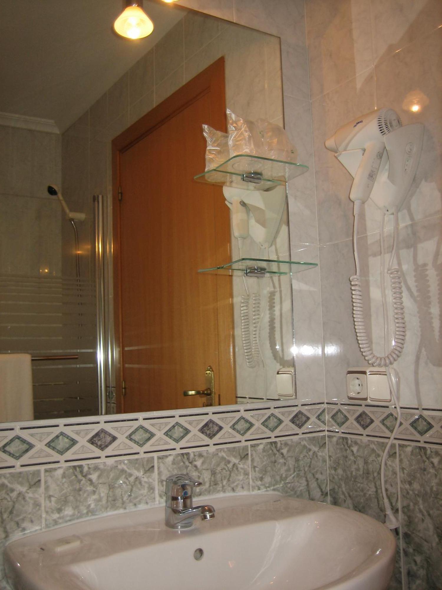 Hostal Madruga Elx Buitenkant foto